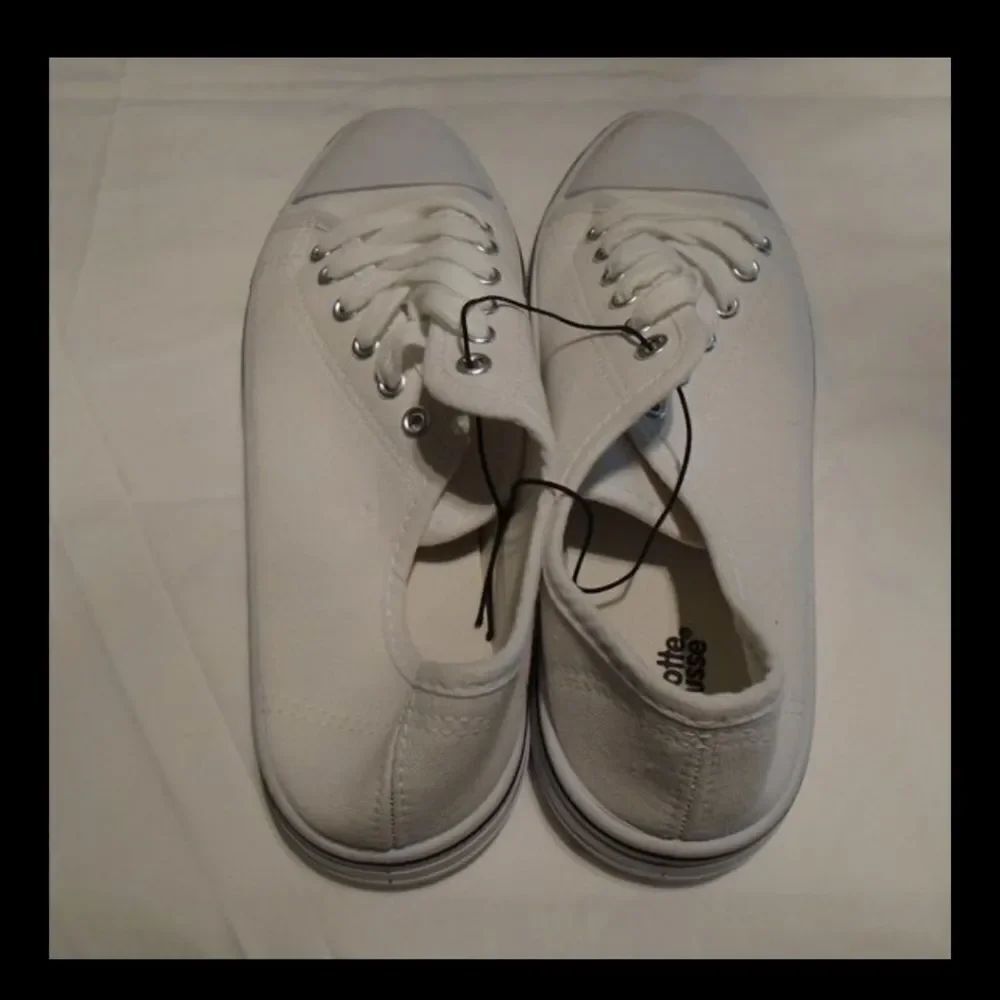 BRAND NEW CHARLOTTE RUSSE ROUND TOE SLIP-ON SNEAKER - Picture 14 of 15